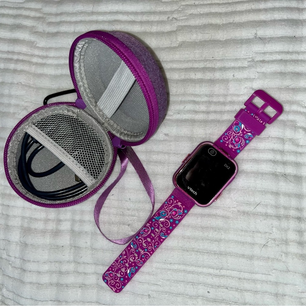 Vtech kids purple smart watch w/ case & charger - like new